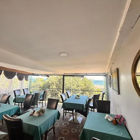 Hotel Golden Palace Sea View 3*