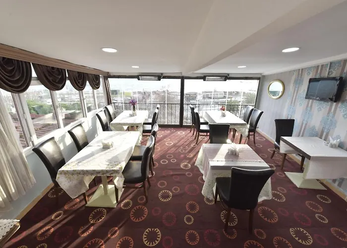 Hotel Golden Palace Sea View 3*