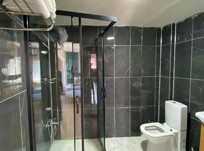 Golden Palace Sea View Hotel 3*