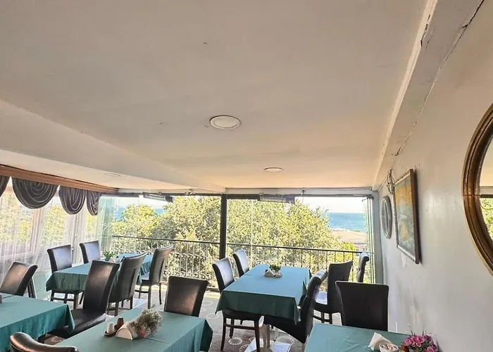 Hotel Golden Palace Sea View 3*