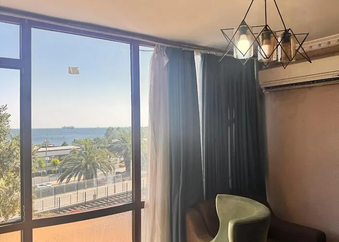 Golden Palace Sea View Hotel