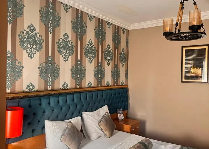 Hotel Golden Palace Sea View 3*