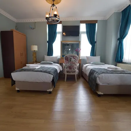 فندق Golden Palace Sea View 3*