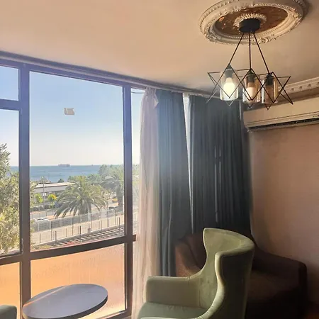 Golden Palace Sea View ホテル
